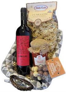 Ein Abend in Italien:
1 Fl. 75cl Re Be Bolgheri DOC,
500g Fusilloni aus Hartweizengries,
350g Tomatensugo Arrabiata,
100g Schokonüsse,
schön verpackt in Geschenkkorb mit Cellophan