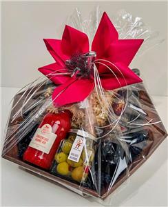 Grosser Genuss im kleinen Format:
2 Fl. 50cl Ripasso Barbarossa,
500g Fusilli,
300g Oliven mit Peperoni,
350g Tomatensugo Mamma Mia,
16g Gewürz im Reagenzglas,
verpackt in Geschenkkorb mit Cellophan