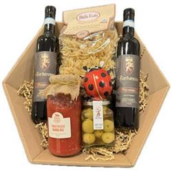 Grosser Genuss im kleinen Format:
2 Fl. 50cl Ripasso Barbarossa,
500g Fusilli,
300g Oliven mit Peperoni,
350g Tomatensugo Mamma Mia,
16g Gewürz im Reagenzglas,
verpackt in Geschenkkorb mit Cellophan
