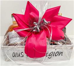 Edles im Holzkistli:
1 Fl. 50cl Edelsüss,
1 Fl. 50cl Edelbrand,
100g Edel-Truffes (9 Stück),
schön verpackt im Holzkistli mit Cellophan