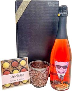 Candlelight Apéro:
1 Fl. 75cl Cool Pig,
100g Edel-Truffes (9 Stück),
1 Windlicht,
verpackt in schönem Karton